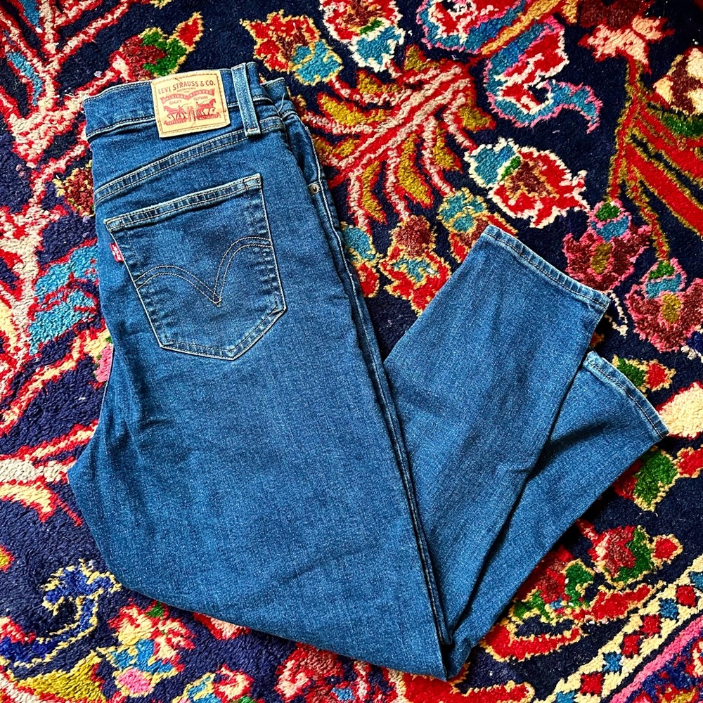 Levi’s High Waisted Mom Jeans Size 31 Dark Blue Wash